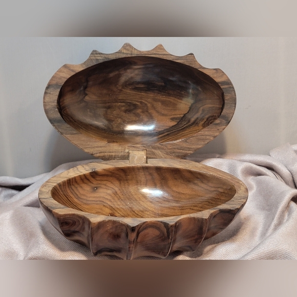 Vintage Wooden Clamshell Trinket/Jewelry Box - Picture 3 of 11